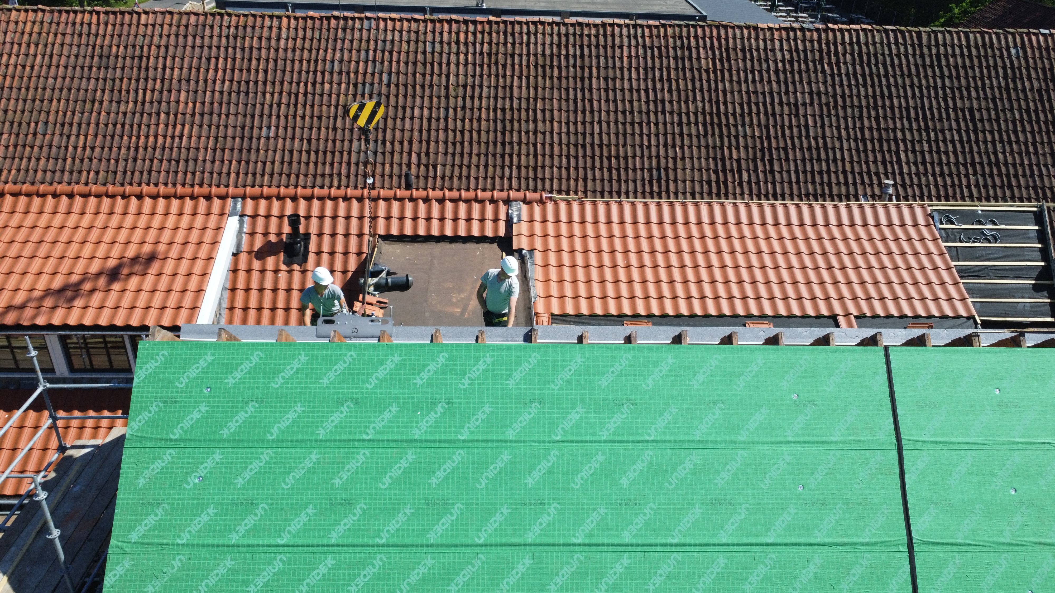 Restauratie en verduurzaming hellend dak en dakkapellen Weerselo fase 1 foto